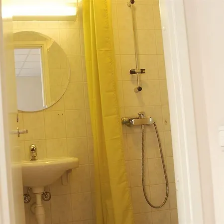 16Eur - Rotermanni Hostel *